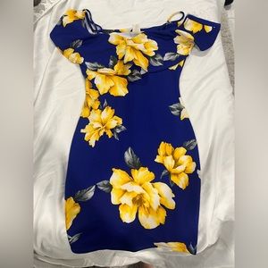 Lovely spring mini/midi dress! Never worn with tag on